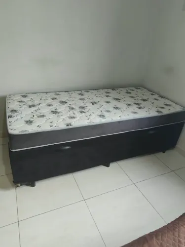 Cama box solteiro ( usada 3 vezes)