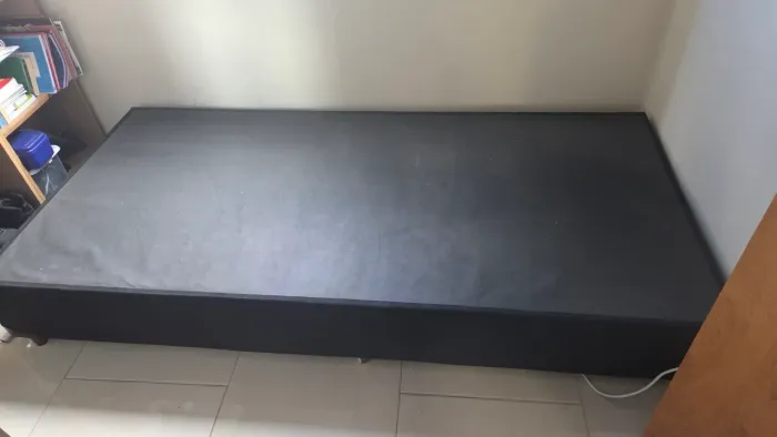 ? Base Box Solteiro King Preta Conservada