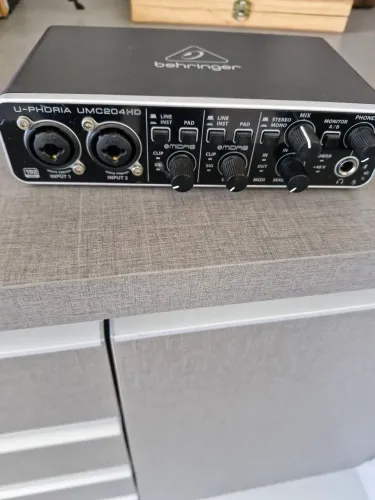 Interface de áudio para gravação beringher umc204Hd