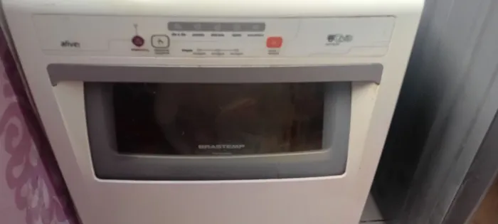 Maquina lava louça brastemp 8 kilos funcionando mas com muitos pontos de ferrugem