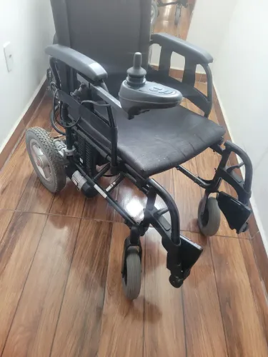 Cadeira de roda motorizada