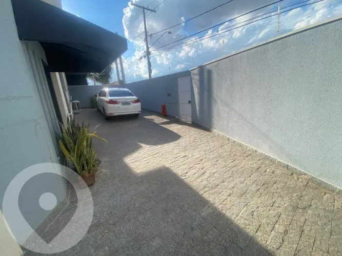 Casa Térrea à Venda no Jardim Proença - Ideal para Residencial ou Comercial