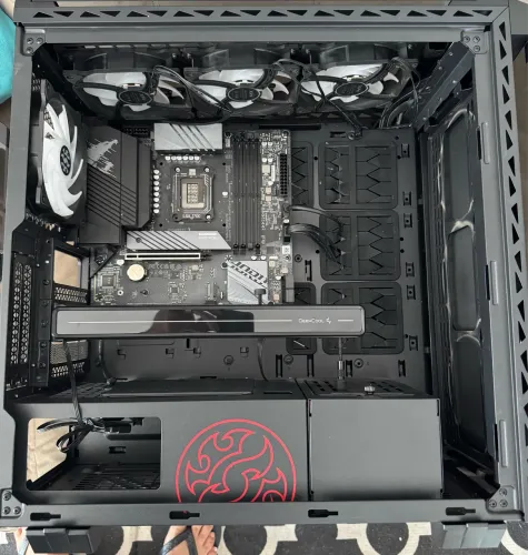 Gabinete Gamer de vidro + placa Mae Gigabyte B760M