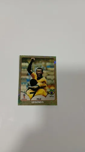 Figurinhas legends de Pelé do álbum da copa de 2018.