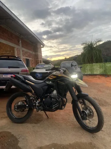 XTZ Lander 250 - Completa com acessórios