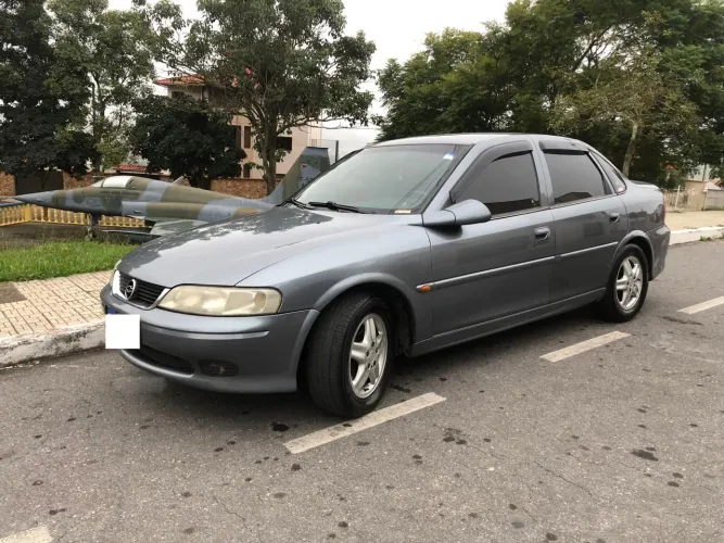 Chevrolet Vectra CD 2.2 16V / 2.0 16V Mec./aut. 2001