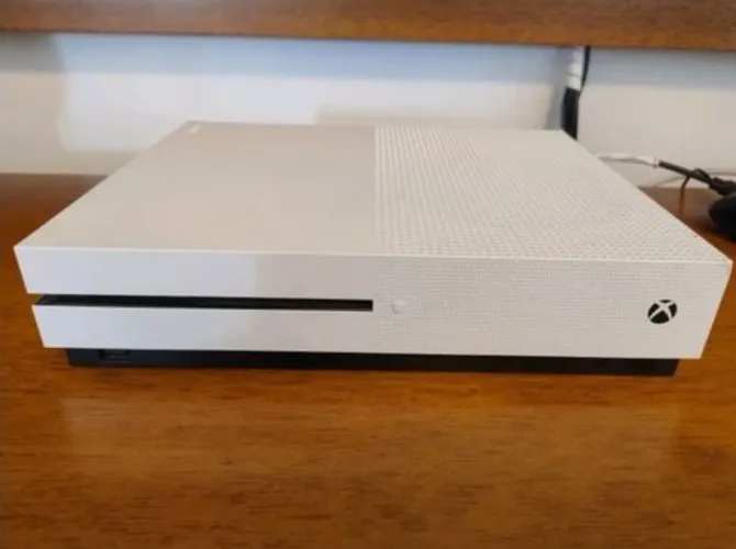 Xbox one s - 1 TB - Controle Original