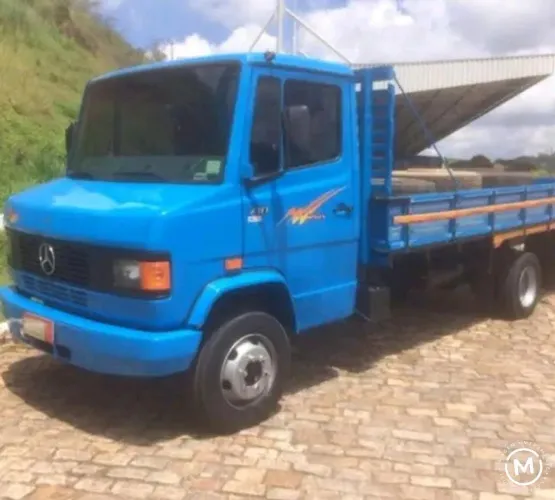Caminhão há venda MB 710 12/12 carroceria de madeira