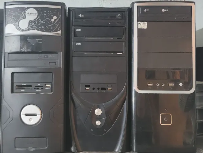 Gabinetes ATX com placa mãe e leitor de dvd