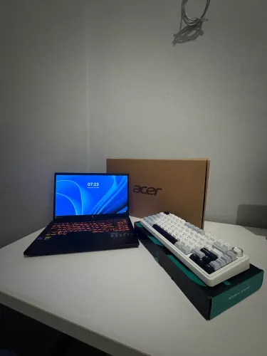 Acer Nitro V15 i7-13620H 16GB SSD 512GB RTX 4050 + Aula F75 GRÁTIS