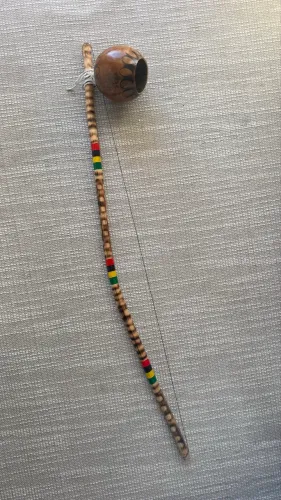 Berimbau juvenil pintado 1 metro da Bahia - instrumento de madeira