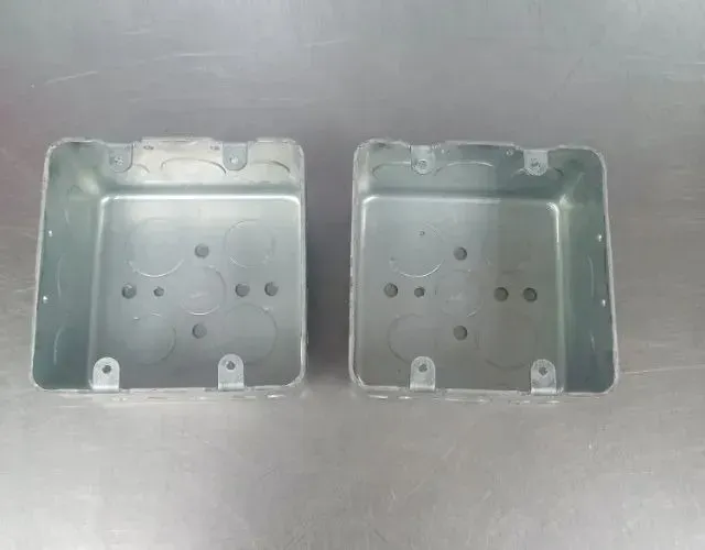 Caixa Embutir p/ 2 Interruptores e Tomada Americana NOVA