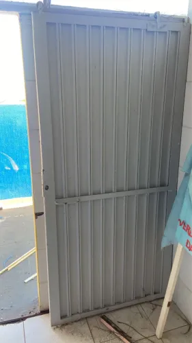 Porta de ferro de correr