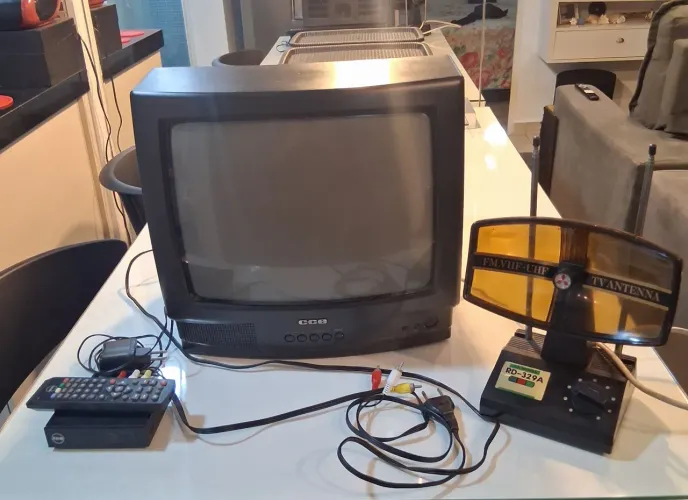 TV Tubo CCE 14 " + cabos + antena + conversor tudo ok