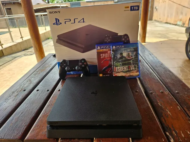 PlayStation 4 slim 1tb