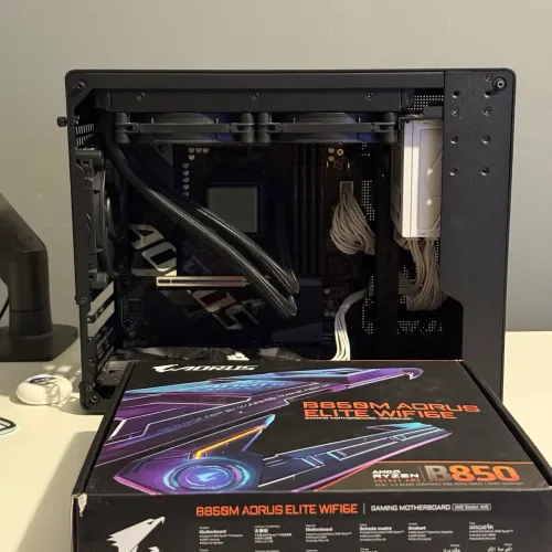 Kit Placa mãe e processador AM5 - Ryzen 9 7900 + B850M Aorus Elite