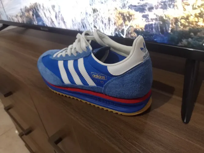 Tênis Adidas