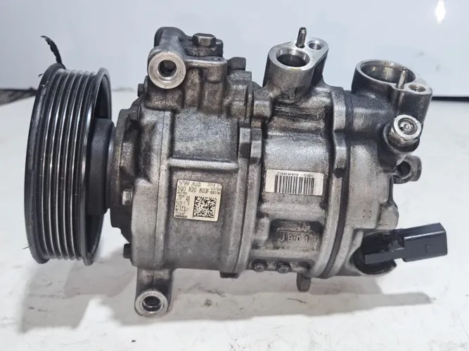 Compressor ar Condicionado  VW Golf Gti 2015 codigo : 5Q0820803F