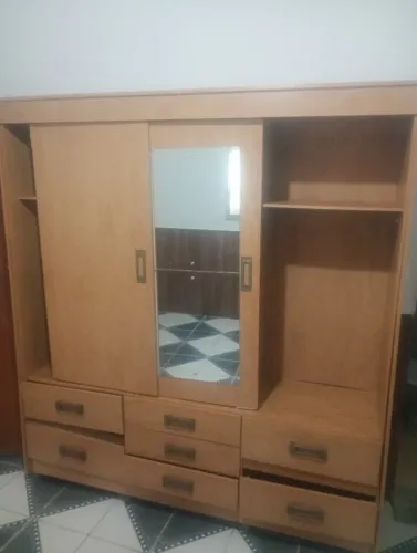Guarda roupa semi novo