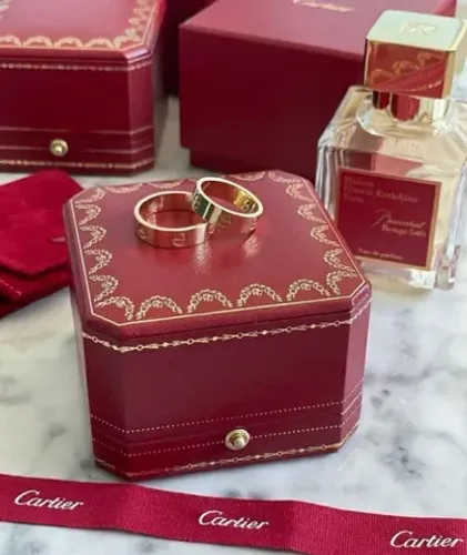 Anel cartier ouro 18 k garantia vitalicia o par