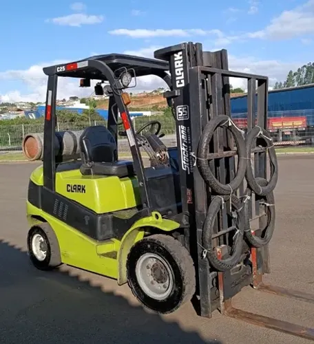 Empilhadeira Clark - 2ton - 2014