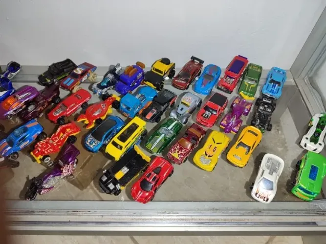 200 carros da hotwheels