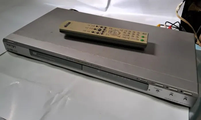 Vendo CD/DVD Player Sony Usado