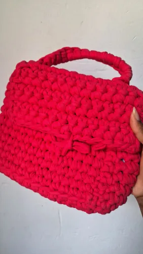 Bolsa de Crochê Artesanal Rosa - Fio de Malha e Acabamento Exclusivo Artesanato