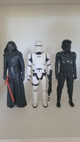 Três bonecos Star Wars novos