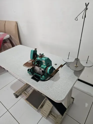 OVERLOCK - Semi Industrial Completa(Máquina+Mesa+Motor) 