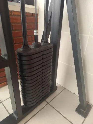 Puxador frente/costas (academia).