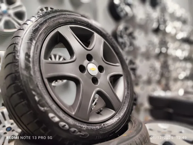 Rodas aro 15" Originais da GM- Pneus Good Year 195/55 R15"- Aceito Cartão