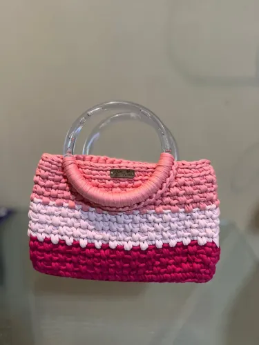 Bolsa de mão de crochê artesanal