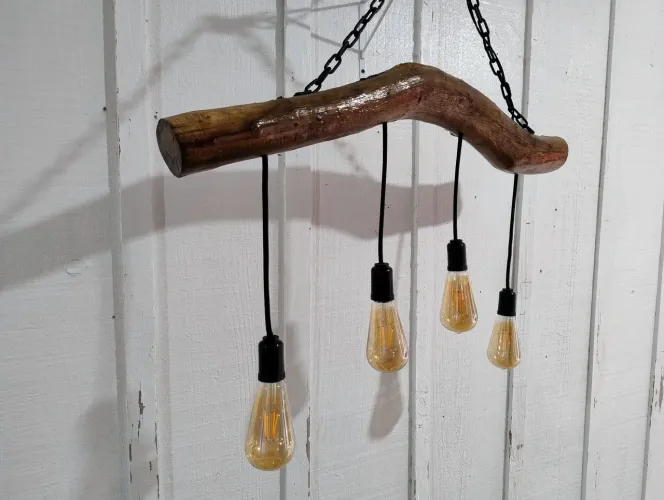 Lustre rústico de Madeira com 4 bocais para Lâmpadas