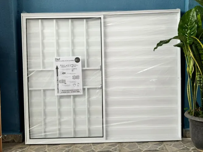 VENEZIANA 3 FOLHAS COM GRADE - PRONTA ENTREGA - A PARTIR DE R$495,00