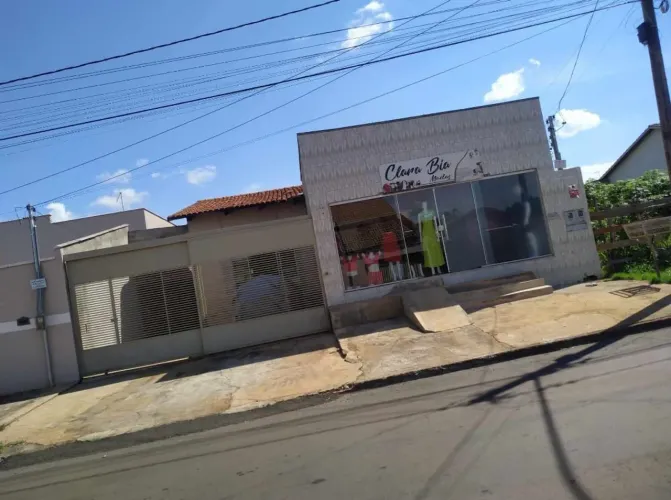 Imóvel com 2 Residencias e 1 sala comercial em Nerópolis GO 