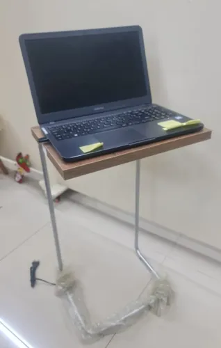 Mesa para Notebook com Tomada Fiks - Receba Hoje