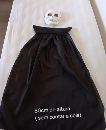 Máscara  e capa 
