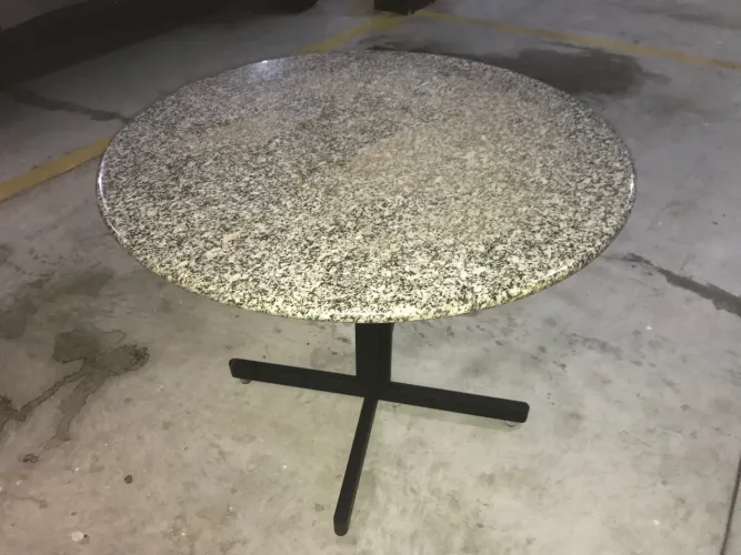 Mesa de Granito Redonda de 1 metro cinza 3cm de espessura 