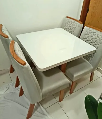 Mesa de jantar quadrada com 4 cadeiras 90x90
