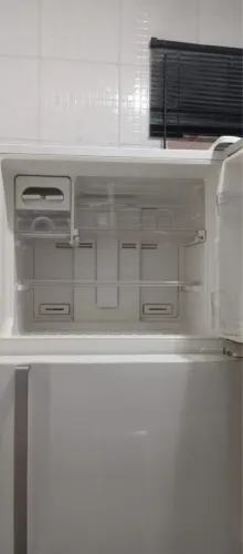 Geladeira semi nova frost free Electrolux 433L