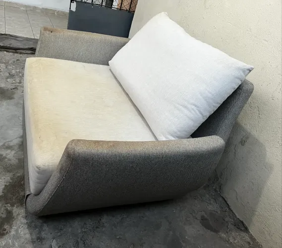 Poltrona de linho com base rotativa 