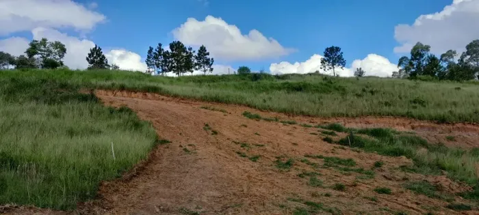 Viva no 2º Melhor Clima do Mundo: Terreno em Atibaia (Portão)