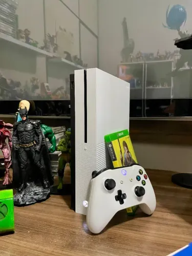 Xbox One S. 1 controle Excelente