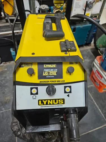 Inversora de Solda Mig Lcd Bivolt 200A Lis-220Lcd Power Lynus
