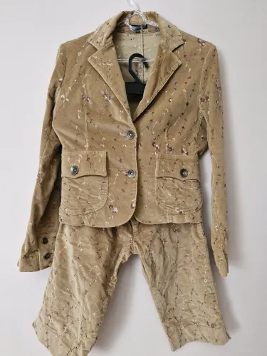 Conjunto Cheroy de Blazer e Shorts em Veludo Cotelê Bege