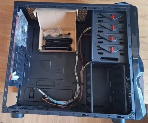 Gabinete PC - K-mex - CG-6B6C - Acompanha todos os acessórios 
