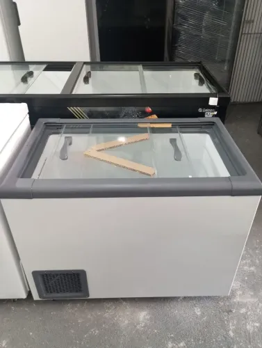 NZ. Freezer horizontal 300 litros tampa de vidro Gelopar 