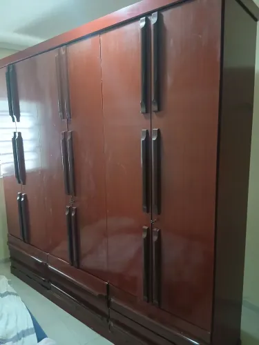 2 Guarda roupas pelo preço de 1  por 1300 reais 