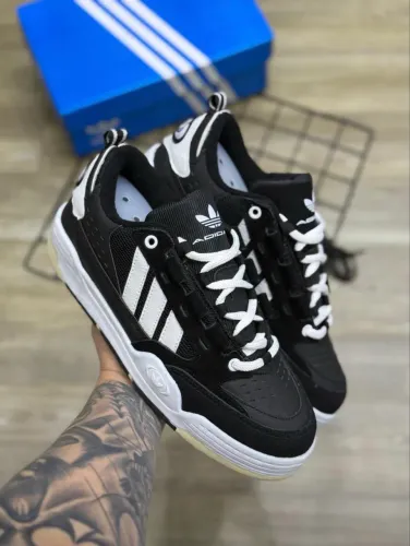 Tênis adidas 2000